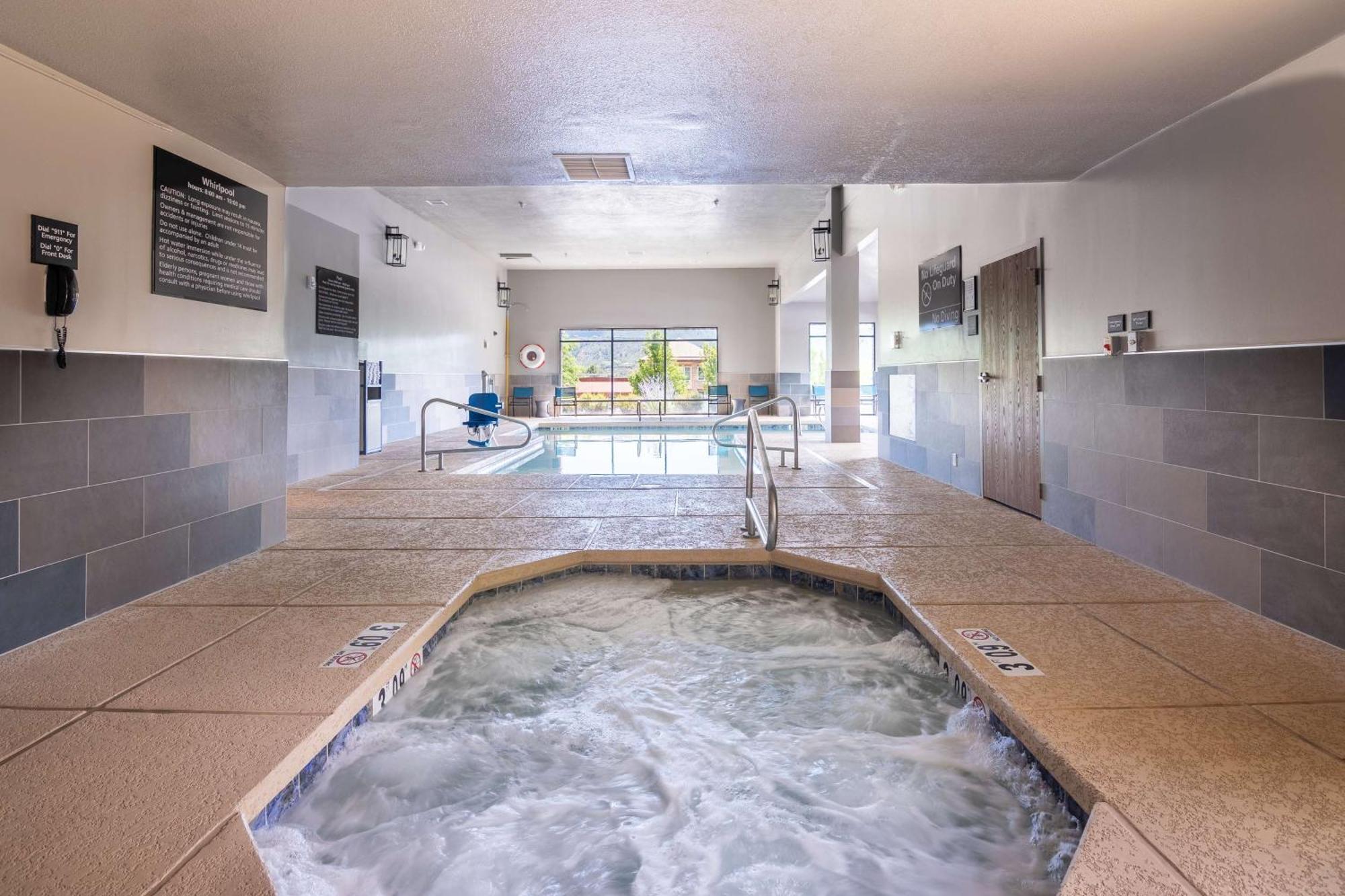 Hampton Inn Durango Bagian luar foto